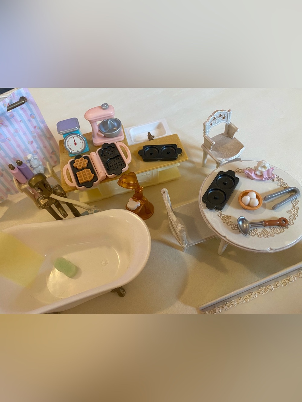 Sylvanian Families/ Calico Critters Furniture & Accessories from 5 sets! - Picture 5 of 12